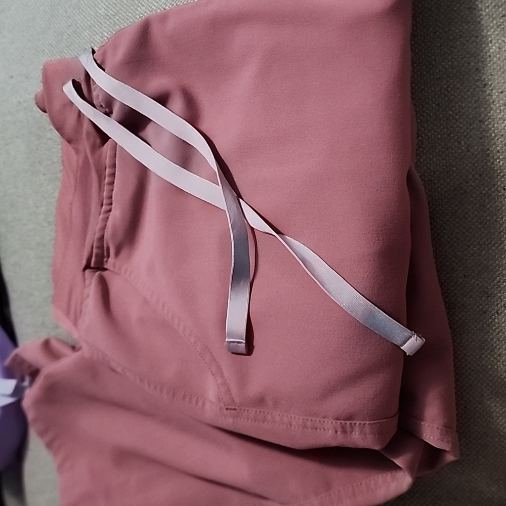 Figs Yola Pants In Mauve